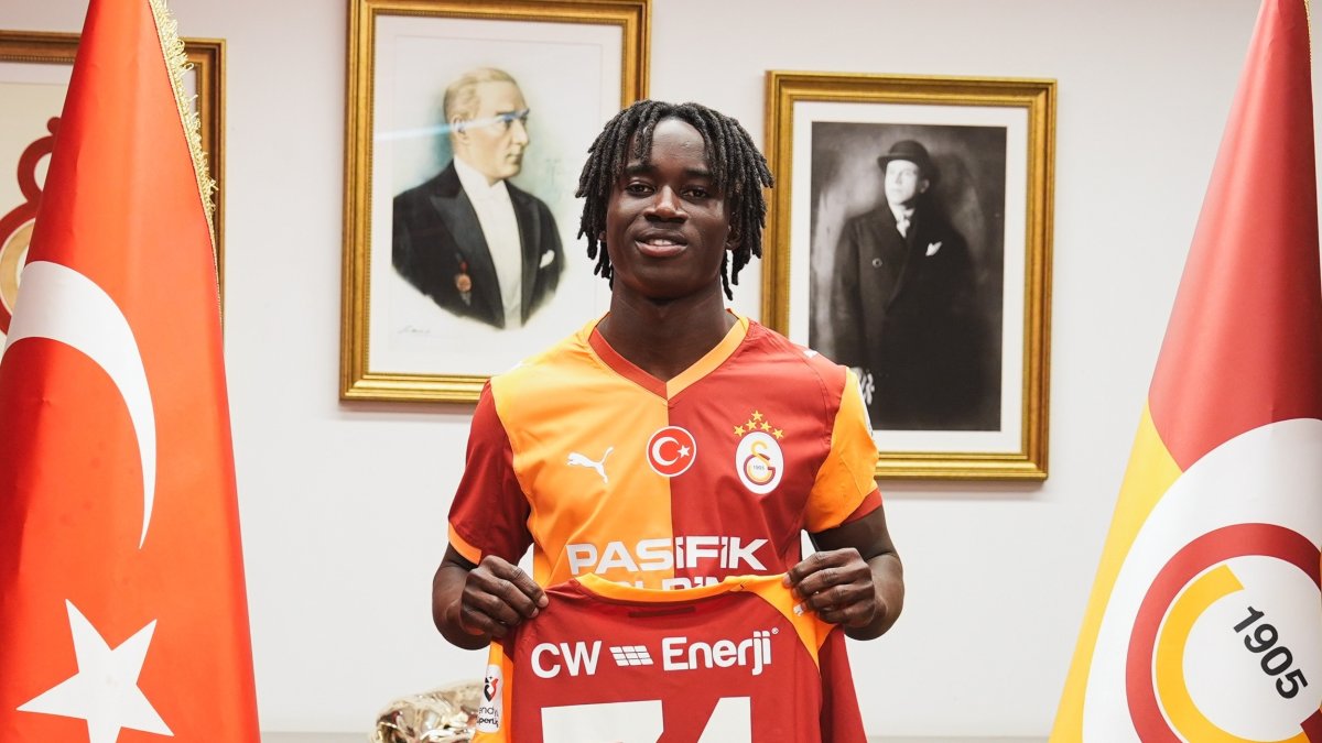  Renato Nhaga poses for a photo after signing as a new Galatasaray player, Istanbul, Türkiye, Feb. 5, 2026. (IHA Photo)