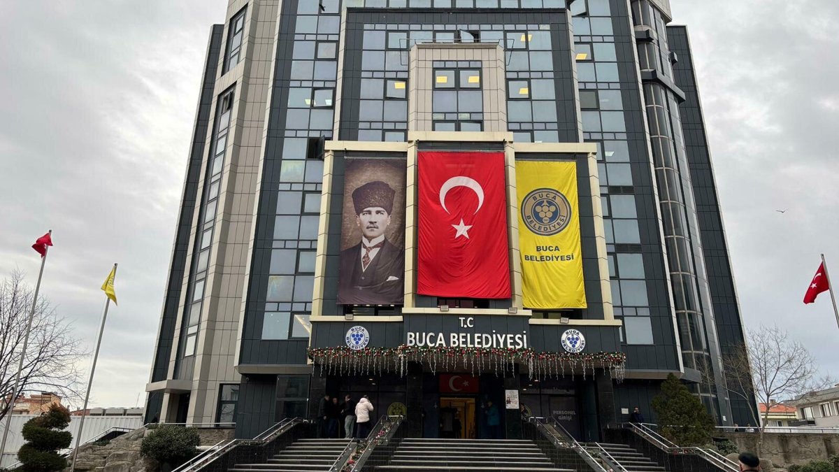 Turkish police detain 25 in bribery probe at CHP-run Izmir municipality