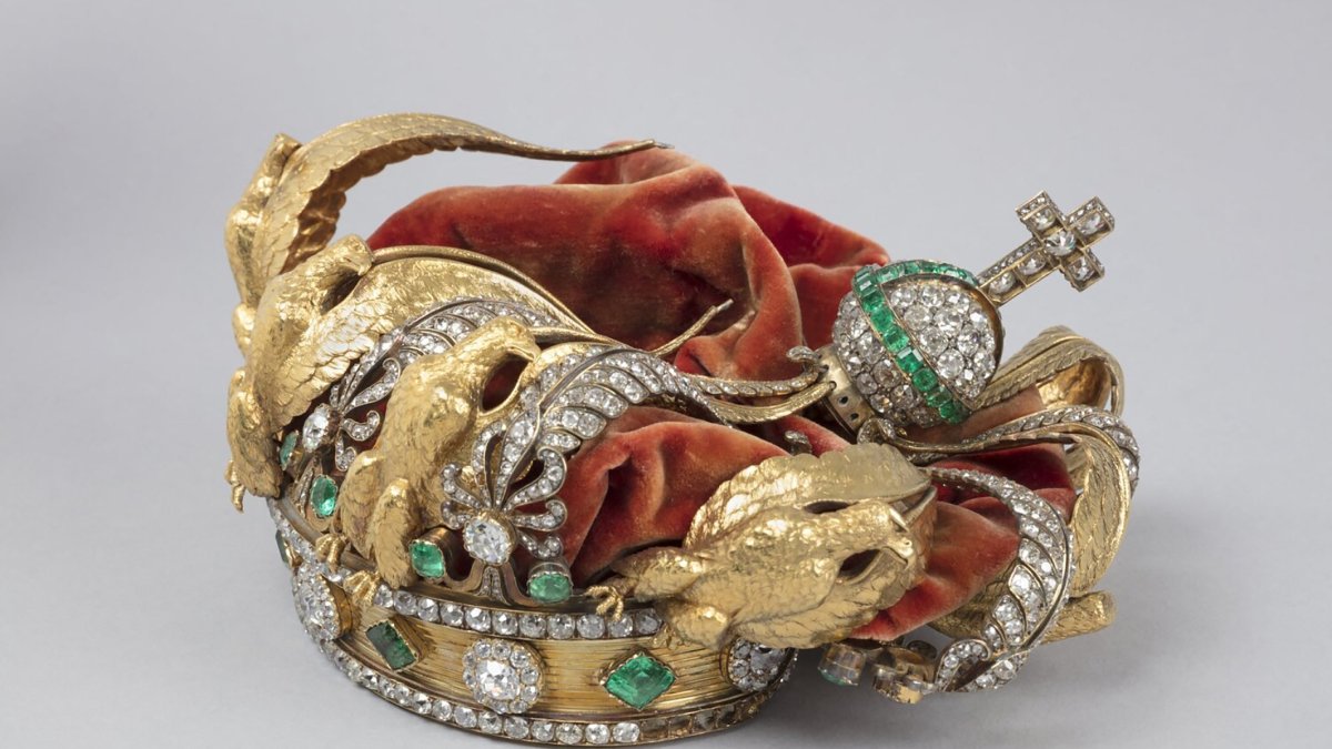 This handout photograph shows the damaged crown of Empress Eugenie de Montijo after it was dropped during the heist from the Apollo Gallery at the Louvre Museum, Paris, France, Oct. 19, 2025. (AFP Photo)