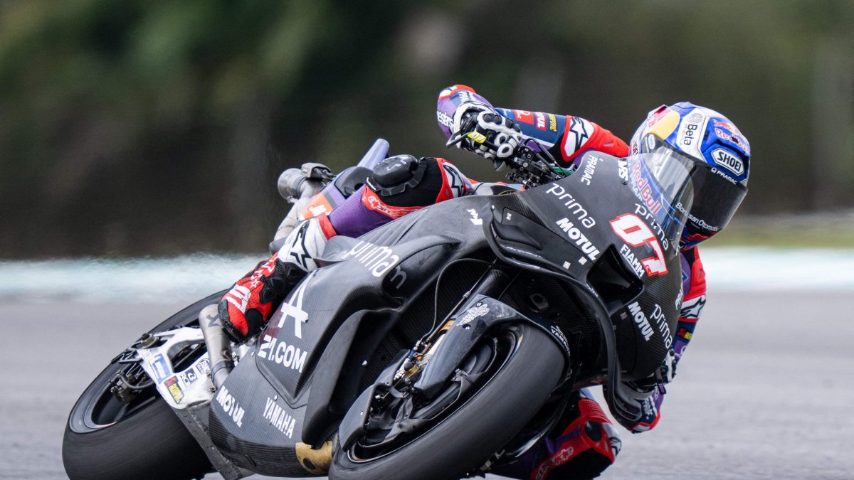 Prima Pramac Yamaha MotoGP team's Turkish MotoGP rider Toprak Razgatlıoğlu steers his bike during the first day of the 2026 MotoGP pre-season test at the Sepang International Circuit, Sepang, Malaysia, Feb. 3, 2026. (AFP Photo)