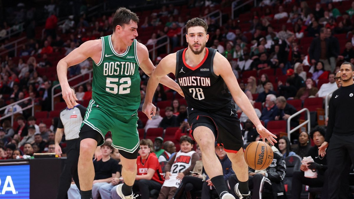 Boston Celtics' Luka Garza (L) defends Houston Rockets' Alperen Şengün in the second half at Toyota Center, Houston, U.S., Feb. 4, 2026. (AFP Photo)
