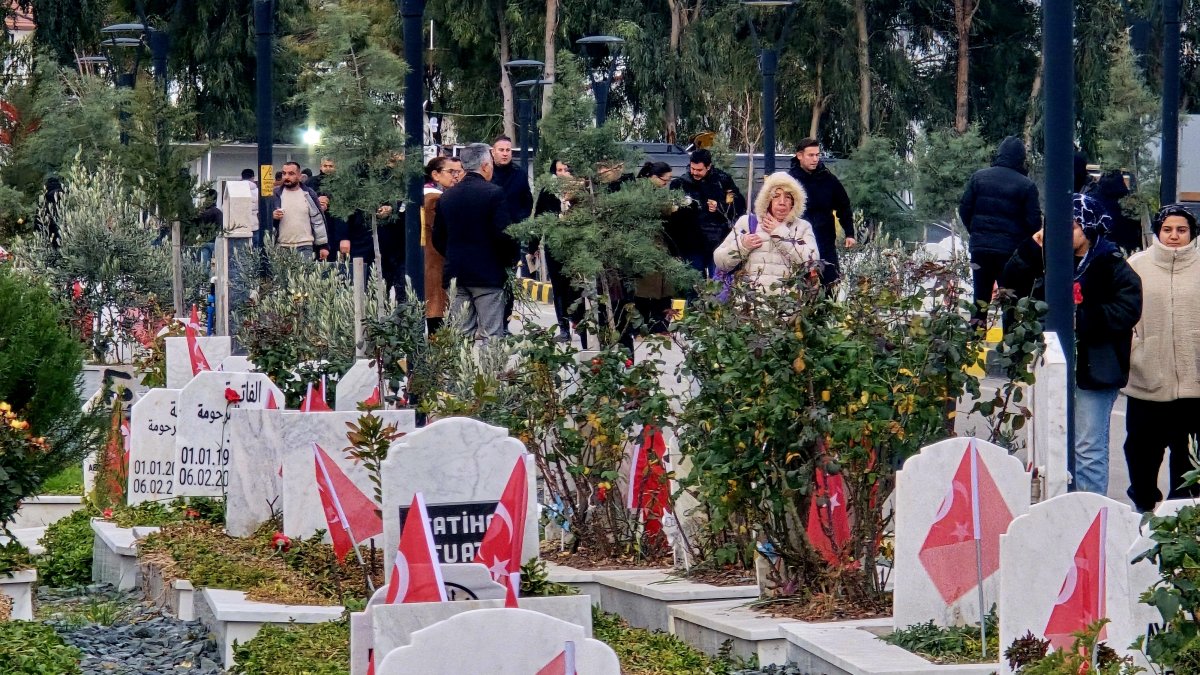 Families visit the graves of loved ones killed in the Feb. 6, 2023, earthquakes, in southeastern Hatay province, Türkiye, Feb. 6, 2026. (DHA Photo)