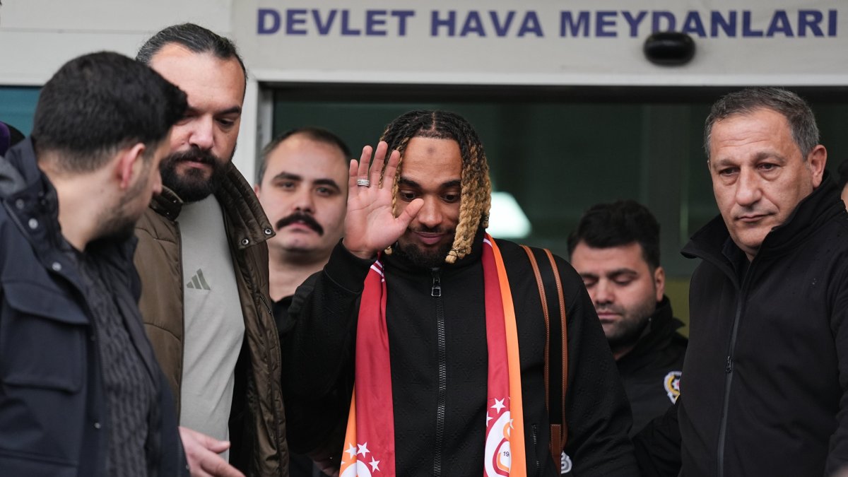 Sacha Boey (C) waves at fans after his arrival at Atatürk Airport to sign as a new Galatasaray player, Feb. 5, 2026. (AA Photo)