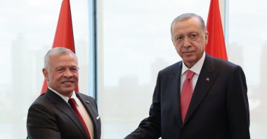 President Recep Tayyip Erdoğan shakes hands with Jordan's King Abdullah II in New York, Sept. 20, 2022. (AA File Photo)