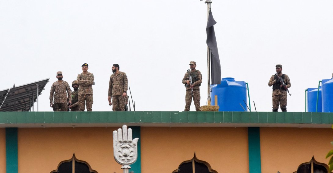 Army soldiers stand guard on the roof after a deadly explosion at a mosque in Islamabad, Pakistan, Feb. 6, 2026. (Reuters Photo)