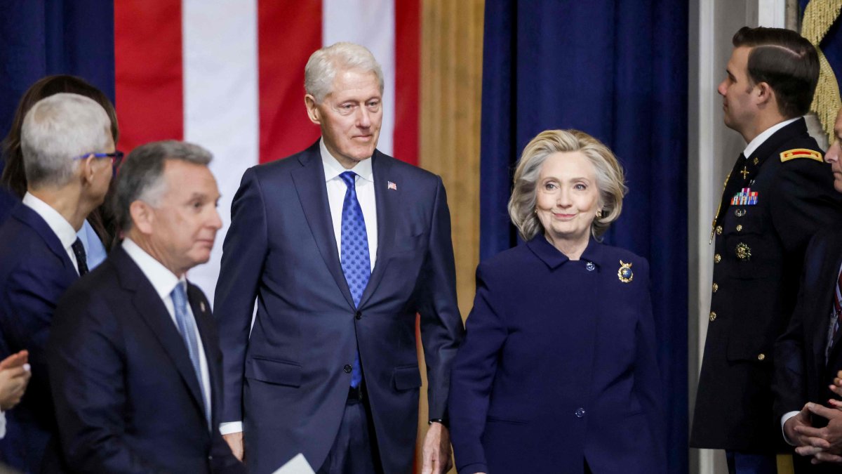 Former U.S. President Bill Clinton (L) and former U.S. Secretary of State Hillary Clinton (R) arrive for the inauguration ceremony where Donald Trump will sworn in as the 47th US President in the US Capitol Rotunda in Washington, DC, U.S., Jan. 20, 2025. (AFP Photo)