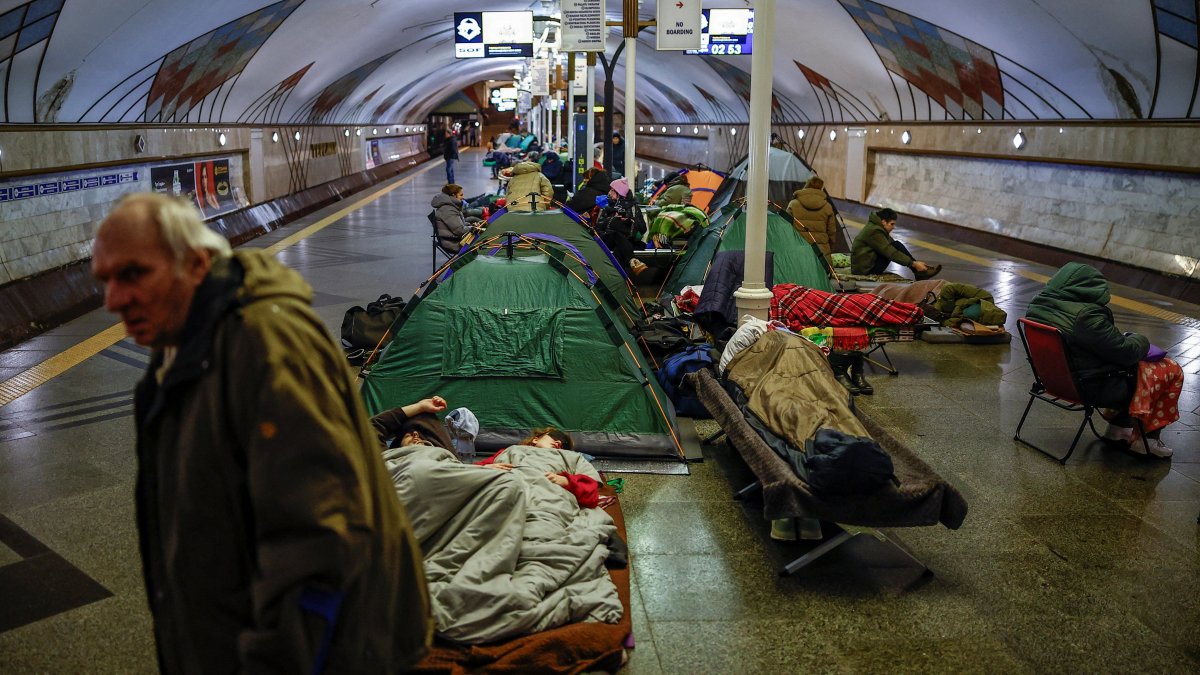 People take shelter inside a metro station during a Russian overnight missile and drone strike, amid Russia's attack on Ukraine, in Kyiv, Ukraine, Feb. 7, 2026. (Reuters Photo)
