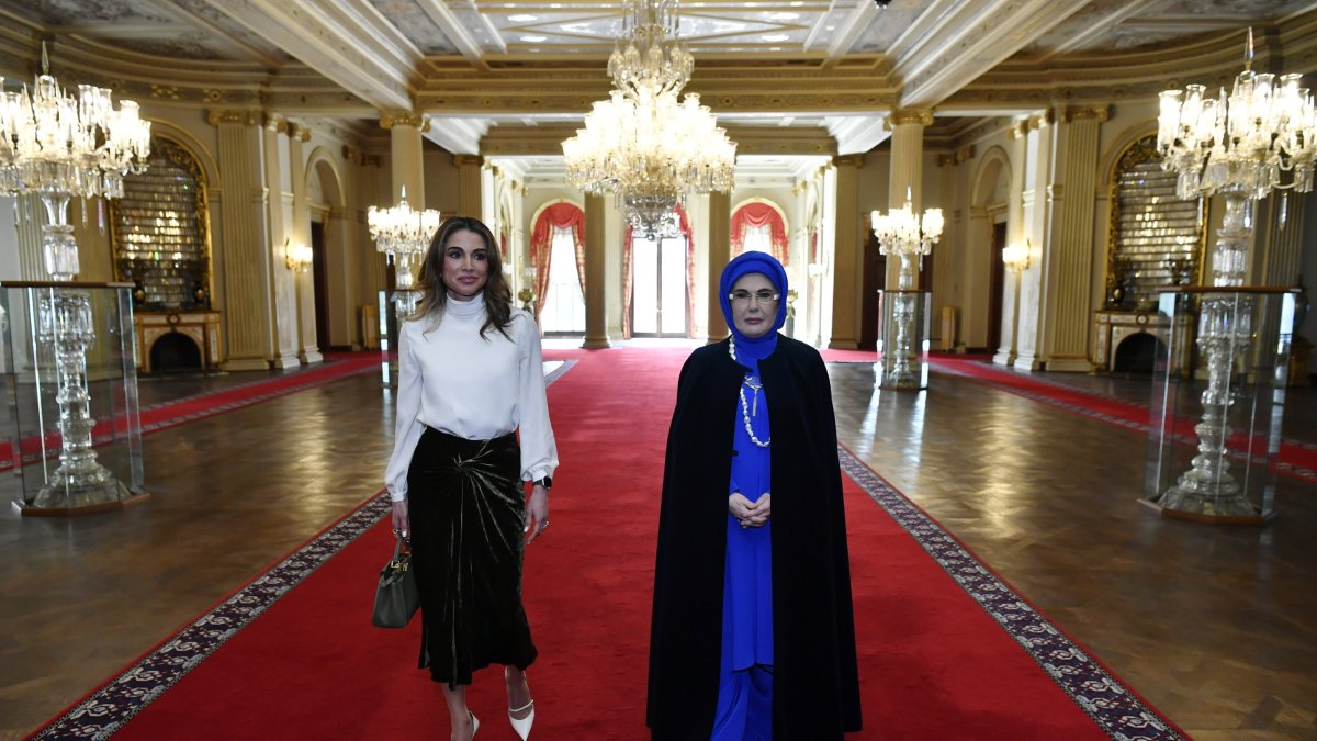 First lady Emine Erdoğan and Jordan’s Queen Rania tour Dolmabahçe Palace, Istanbul, Türkiye, Feb. 7, 2026. (AA Photo)