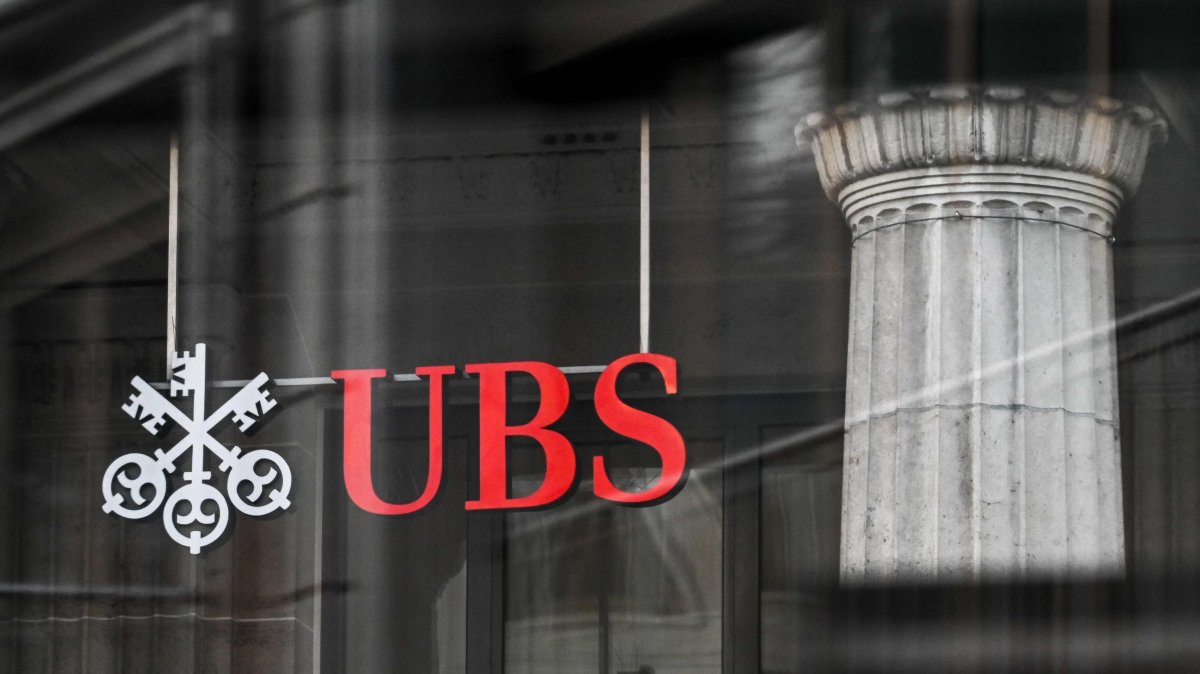 After JPMorgan, UBS reportedly banked Ghislaine Maxwell for years