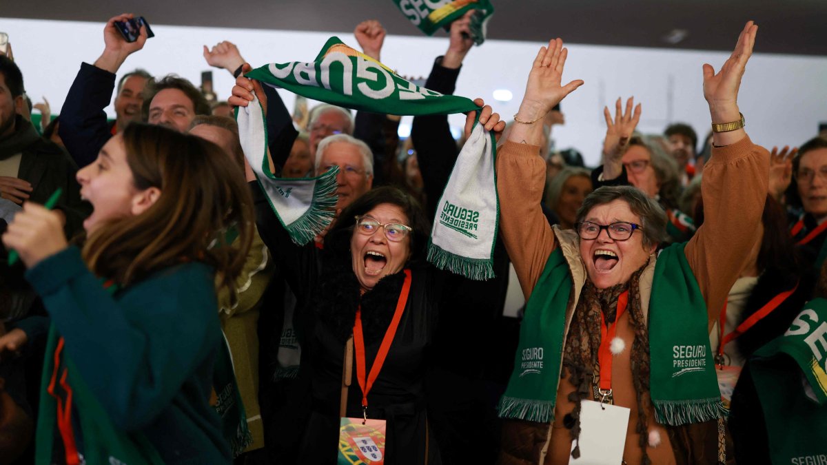 Supporters of presidential candidate, socialist Antonio Jose Seguro celebrate in Lisbon, Portugal, Feb. 8, 2026. (AFP Photo)