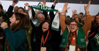 Supporters of presidential candidate, socialist Antonio Jose Seguro celebrate in Lisbon, Portugal, Feb. 8, 2026. (AFP Photo)