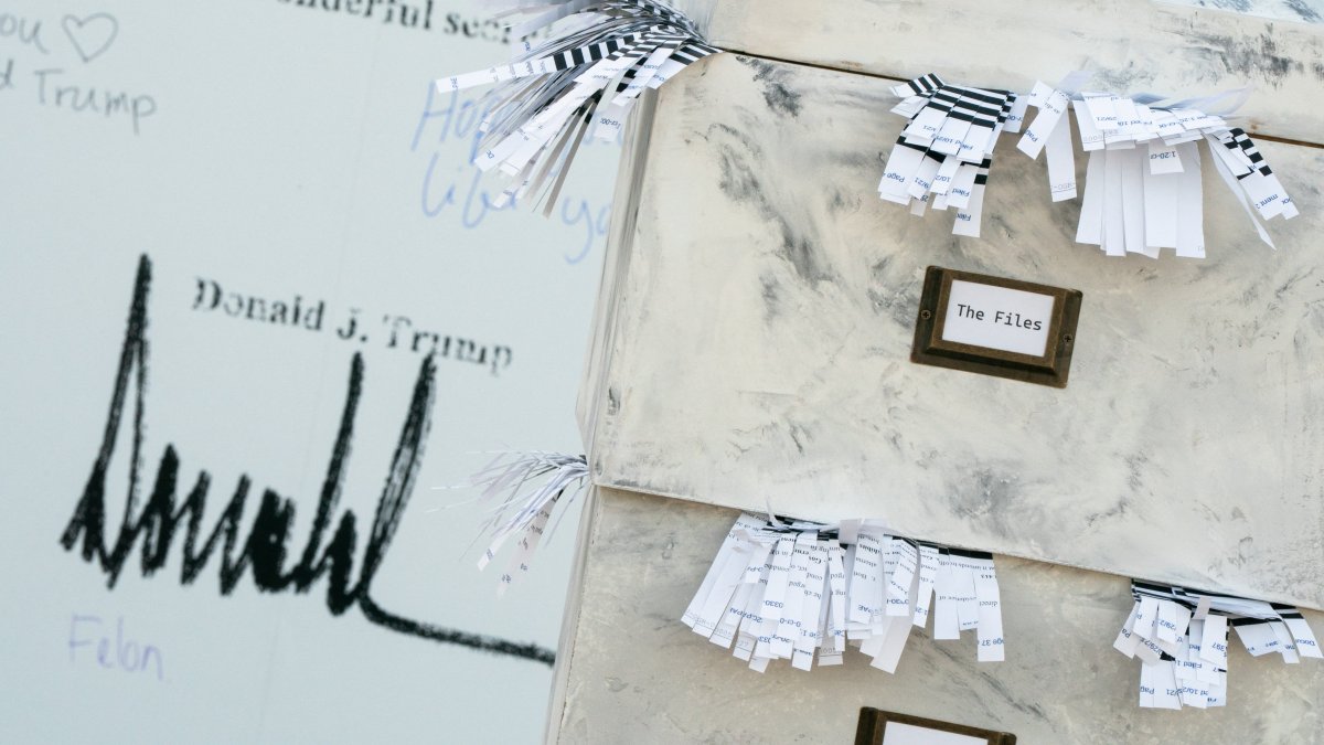 An installation representing the files tied to convicted sex offender Jeffrey Epstein and a birthday message U.S. President Donald Trump allegedly wrote to Epstein is displayed on the National Mall, Washington, U.S., Jan. 19, 2026. (Reuters Photo)