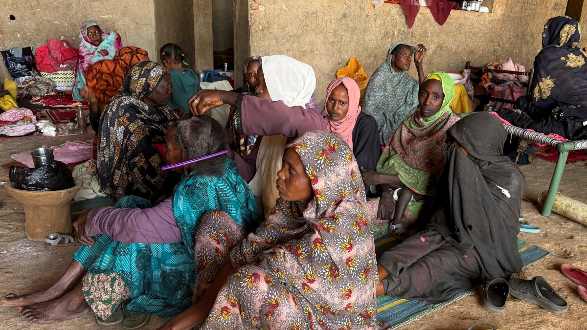 A displaced woman from Dalanj braids her grandmother's hair at a displacement registration center in El Obeid, North Kordofan State, Sudan, Jan. 15, 2026. (Reuters File Photo)