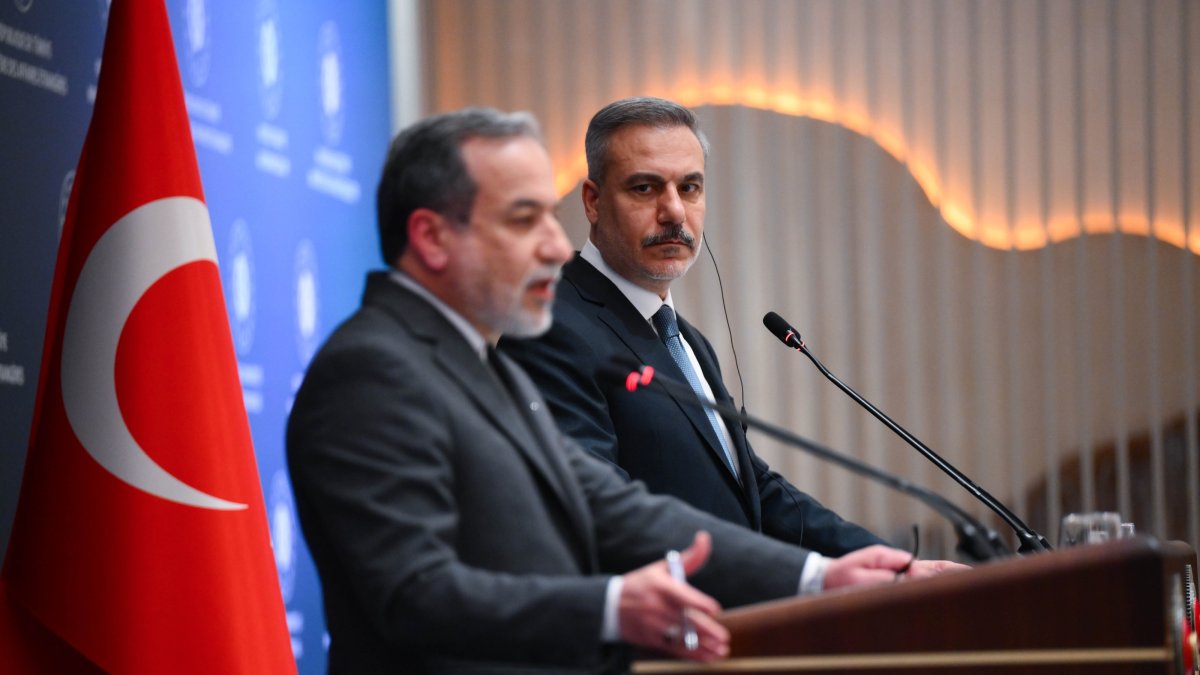 Foreign Minister Hakan Fidan and Iranian FM Abbas Araghchi attend a joint news conference in Istanbul, Jan. 30, 2026. (AA Photo)