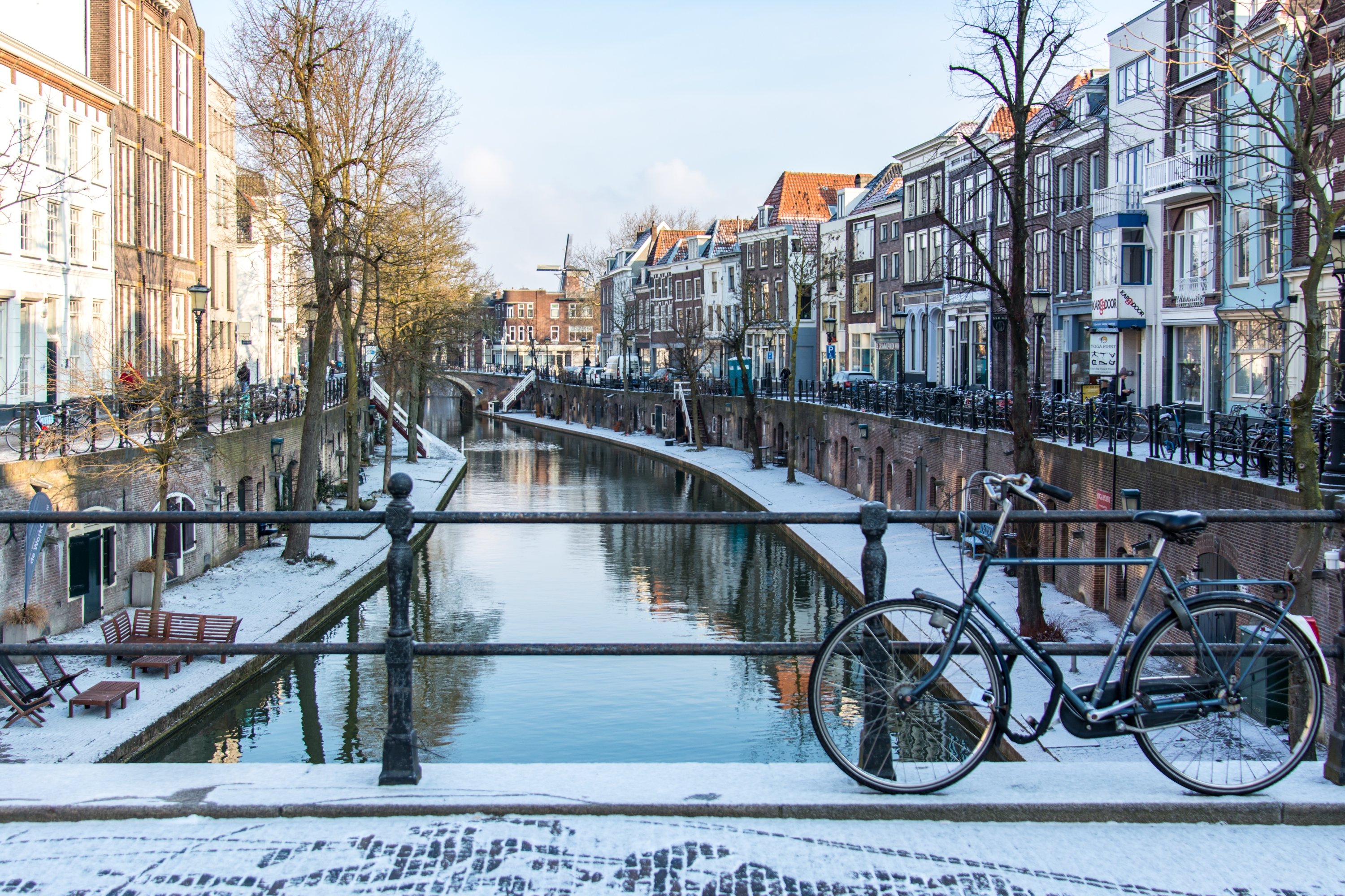 Snow along the Oudegracht canal in Utrecht, the Netherlands, Feb. 28, 2018. (Shutterstock Photo)
