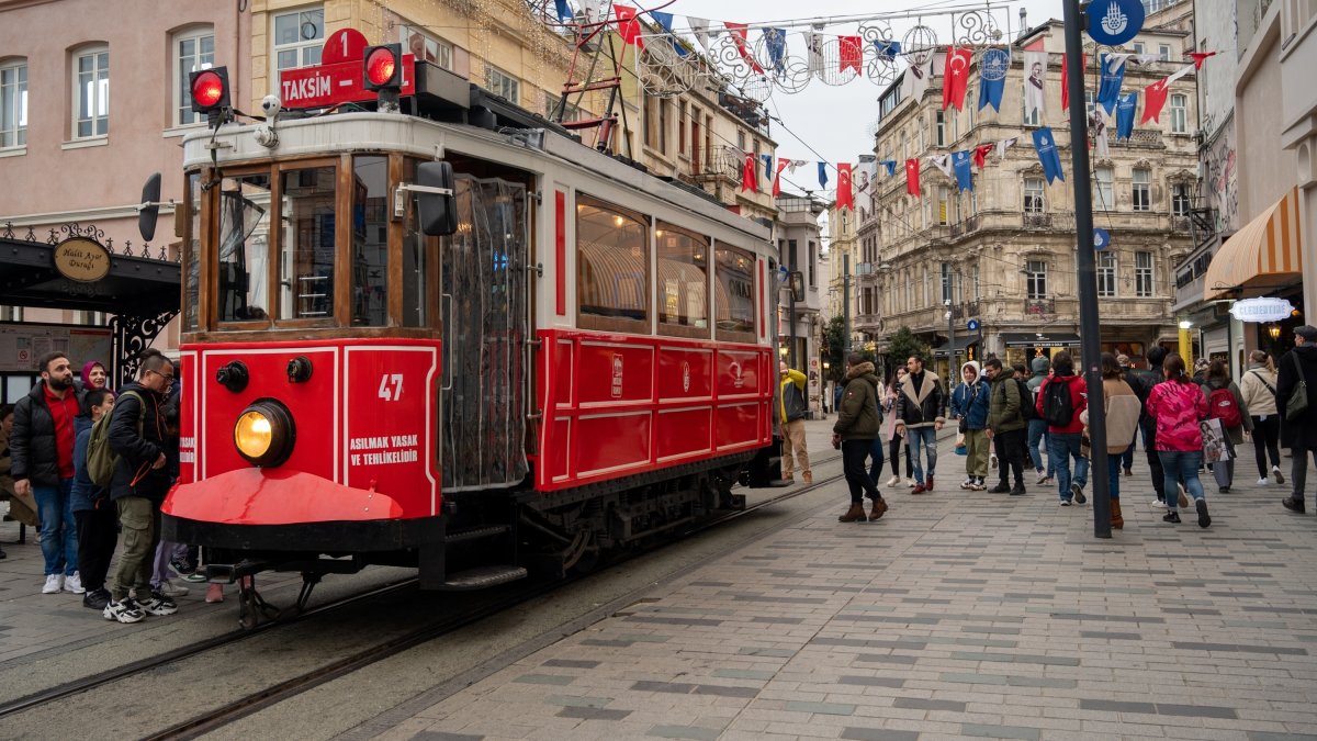 AK Party says Istanbul polling shows rebound in voter support