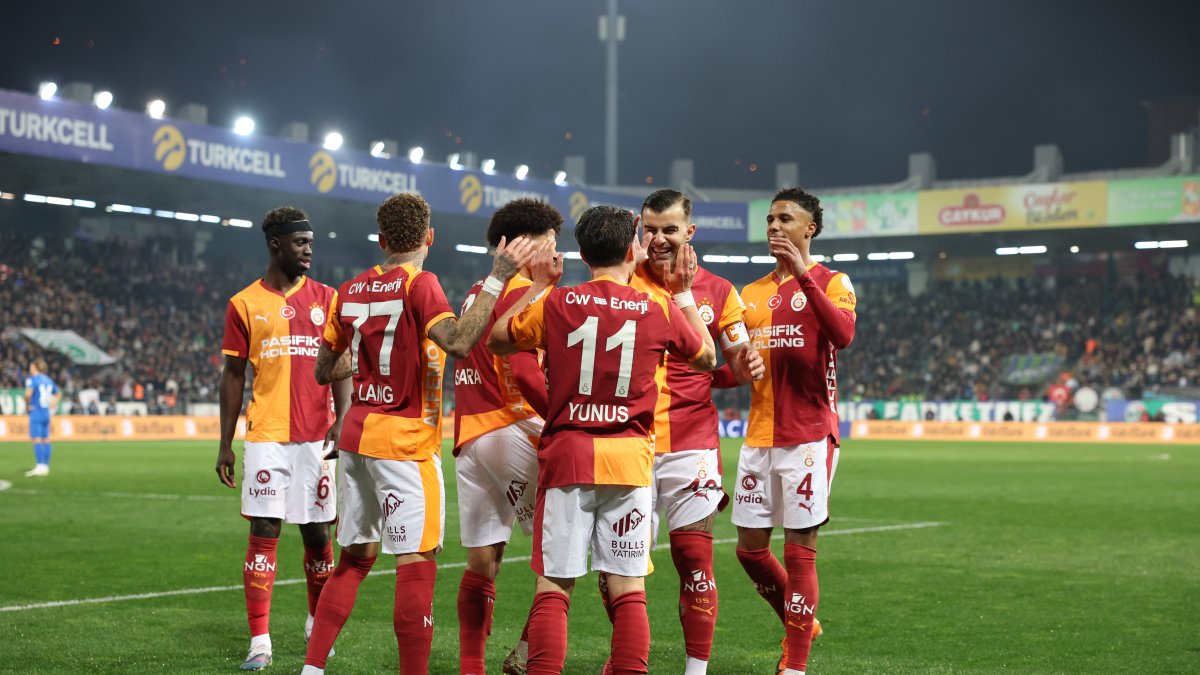 Galatasaray players celebrate after their win against Rizespor during the Turkish Süper Lig match at Çaykur Didi Stadium, Rize, Türkiye, Feb. 8, 2026. (DHA Photo)