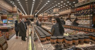 People shop in a Turkish traditional candy shop, Van, eastern Türkiye, Feb. 1, 2026. (AFP Photo)