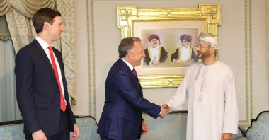 White House special envoy Steve Witkoff (C) and Oman's Foreign Minister Sayyid Badr Albusaidi (L) shake hands during their meeting prior to Iran and the U.S. negotiations, Muscat, Oman, Feb. 6, 2026. (AP Photo)