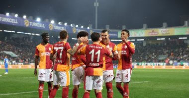 Galatasaray players celebrate after their win against Rizespor during the Turkish Süper Lig match at Çaykur Didi Stadium, Rize, Türkiye, Feb. 8, 2026. (DHA Photo)