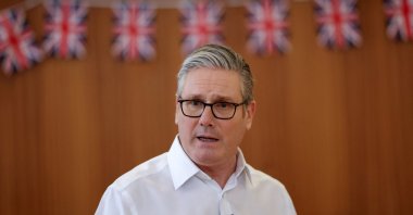 British Prime Minister Keir Starmer visits a community centre, as part of his cost‑of‑living tour, in Hertfordshire, Britain, February 10, 2026. REUTERS/Suzanne Plunkett/Pool