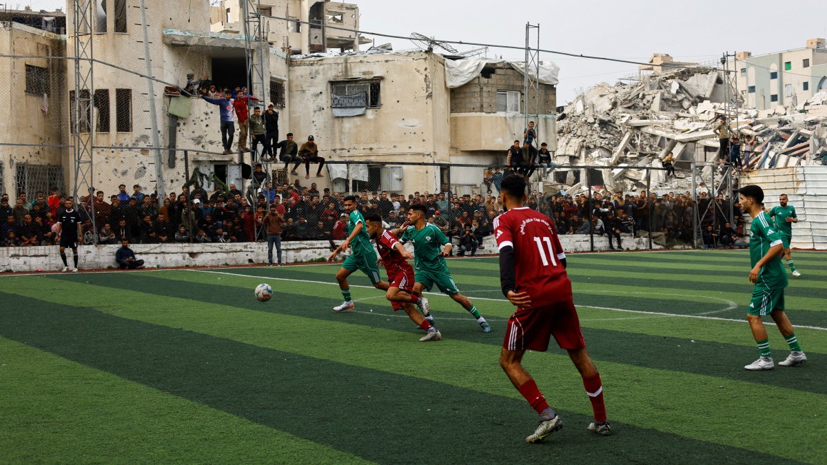 Palestinian football players take part in a friendly five-a-side tournament on a pitch surrounded by buildings destroyed during a two-year Israeli offensive, Gaza City, Palestine, Feb. 9, 2026. (Reuters Photo)