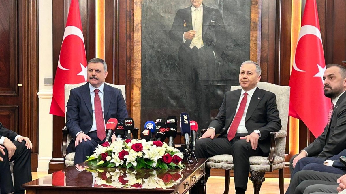 New justice and interior ministers take office in Ankara ceremonies