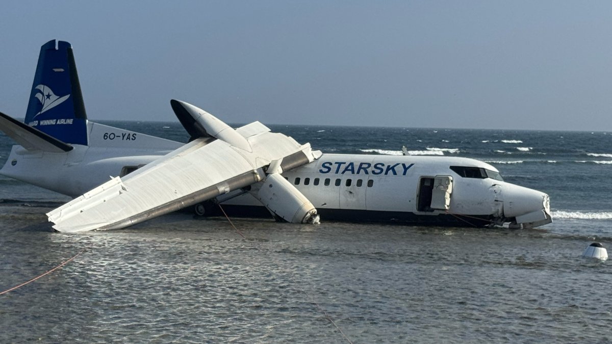 55 survive as passenger plane overruns runway into Somalia shoreline