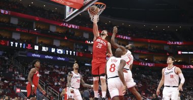 Houston Rockets' Alperen Şengün (C) dunks the ball as Los Angeles Clippers forward Kawhi Leonard (2nd R) defends during the third quarter at Toyota Center, Houston, U.S., Feb. 10, 2026. (Reuters Photo)