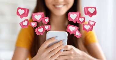 A 31-year-old Arizona woman has been arrested after sending more than 159,000 messages, including threats, to a man she met once through an online dating app. (Shutterstock Photo)