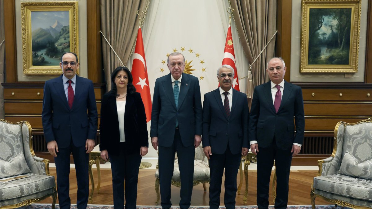 President Recep Tayyip Erdoğan, accompanied by intelligence chief Ibrahim Kalın (1st L) and AK Party acting Chair Efkan Ala (1st R), hosts lawmakers Pervin Buldan (2nd L) and Mithat Sancar (2nd R), Ankara, Türkiye, Feb. 11, 2026. (AA Photo)
