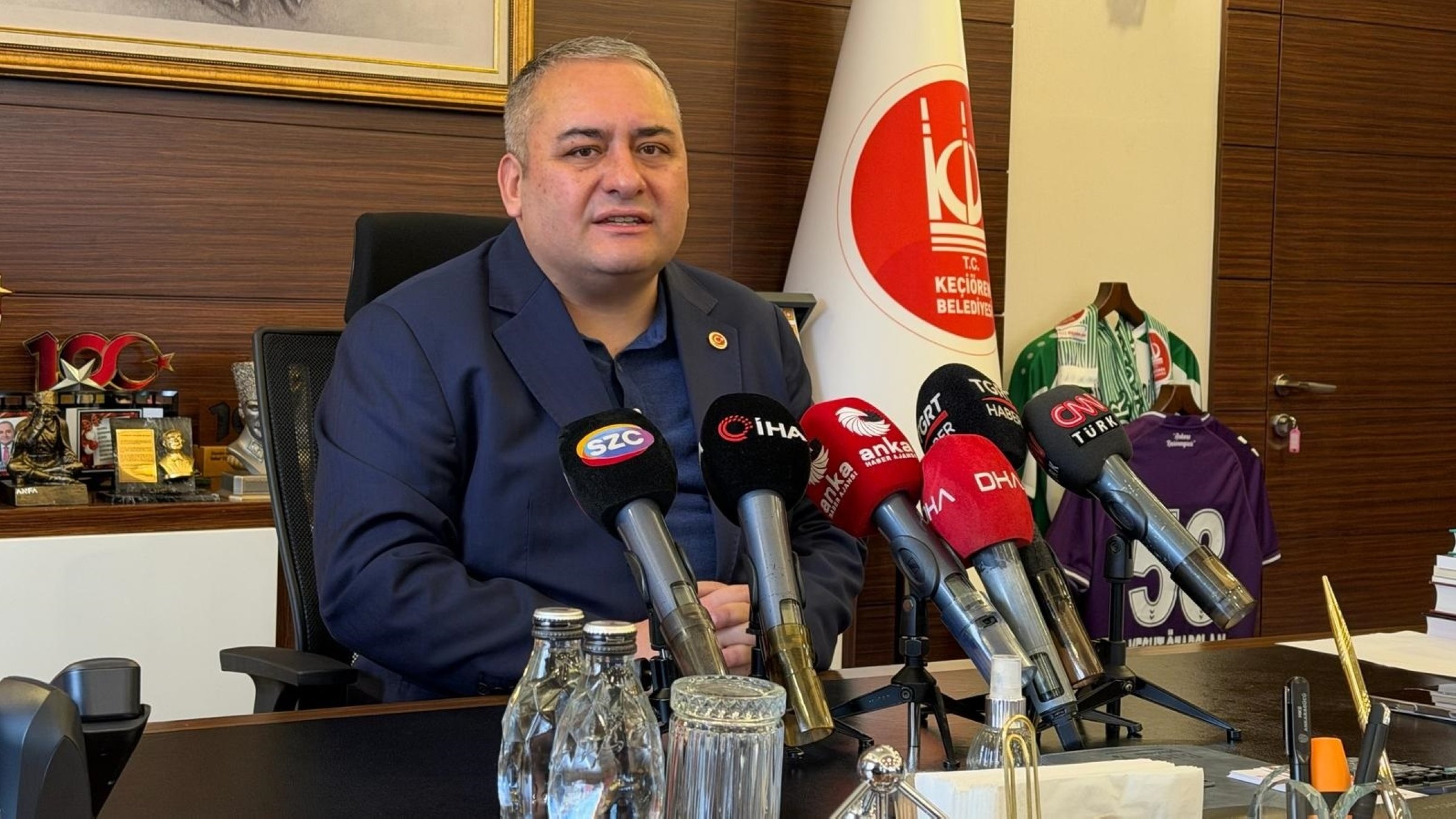 Turmoil deepens in Türkiye’s CHP as mayors, council members quit