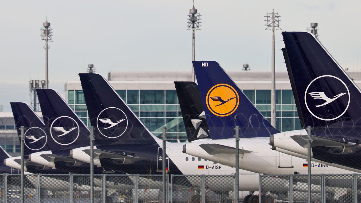 Airplanes of the Lufthansa carrier are parked on the tarmac during a strike at the international airport, Munich, Germany, Feb. 12, 2026. (EPA Photo)