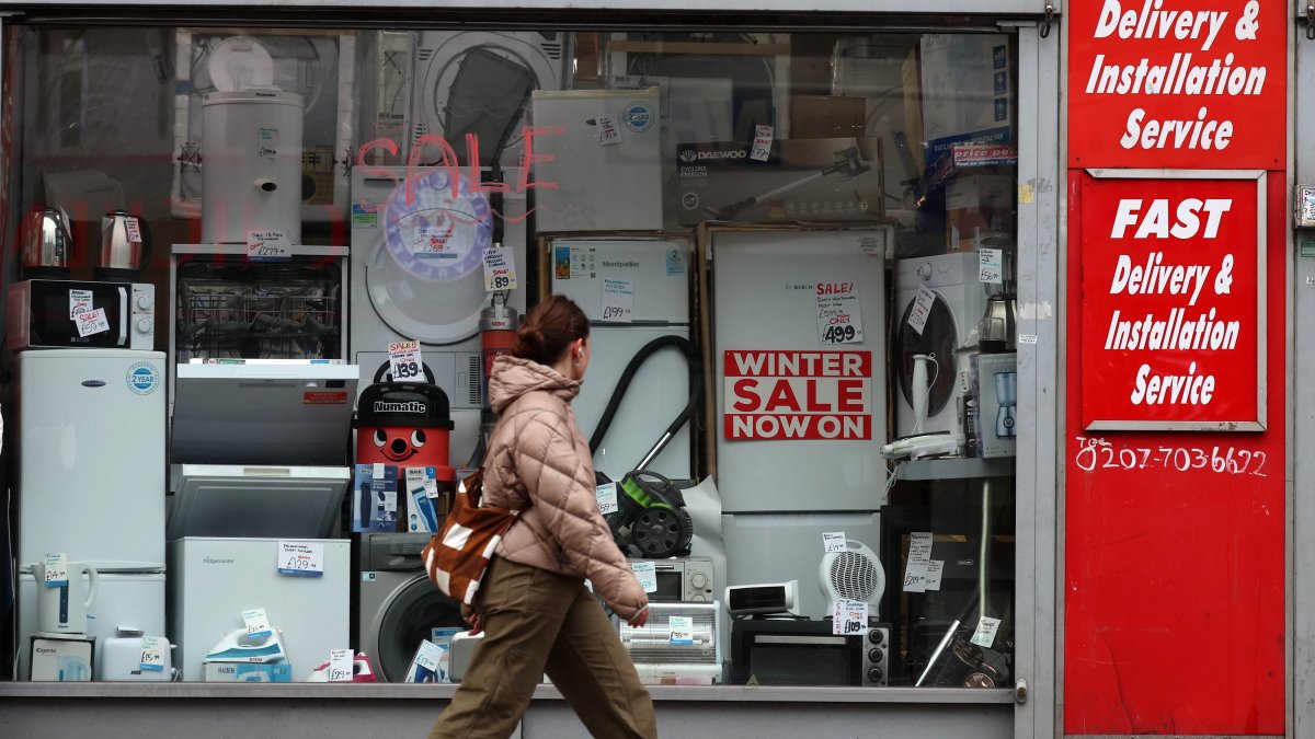 UK economy grows by shy 0.1% in Q4 as budget uncertainty weighs in