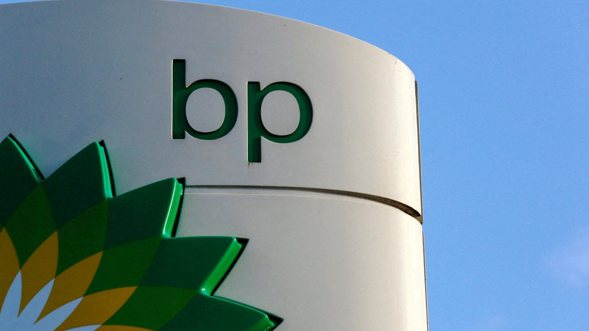 A BP logo is seen at a petrol station, London, Britain, Jan. 15, 2015. (Reuters Photo)