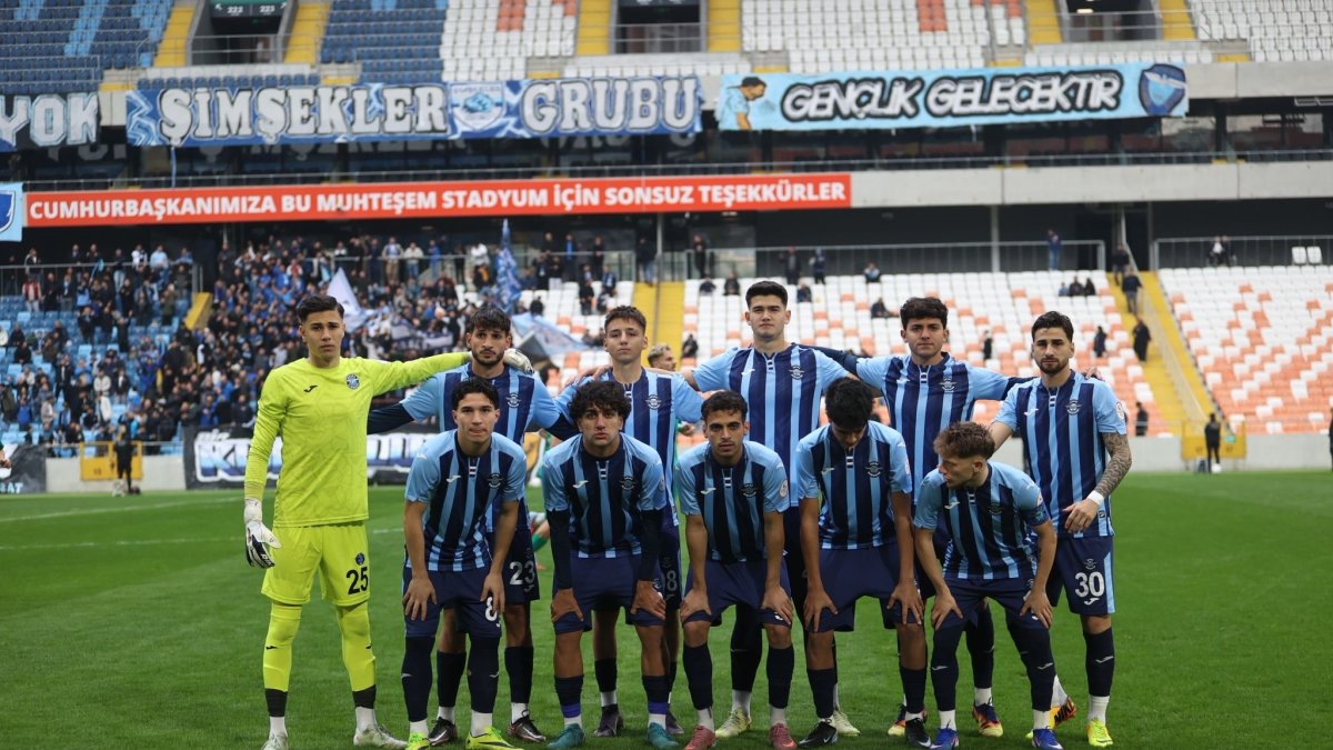 Adana Demirspor players pose for a photo before the 1. Lig match against Bodrumspor at the New Adana Stadium, Adana, Türkiye, Feb. 8, 2026. (DHA Photo)