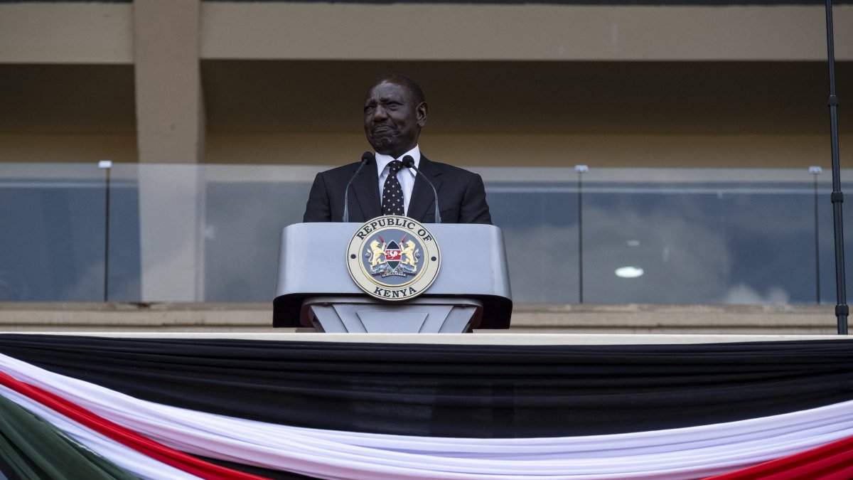 Kenya to reopen border with Somalia in April after 15-year closure