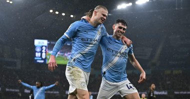 Manchester City's Erling Haaland celebrates with teammate Phil Foden after scoring the team's third goal during the English Premier League match against Fulham at the Etihad Stadium, Manchester, U.K., Feb. 11, 2026. (AFP Photo)