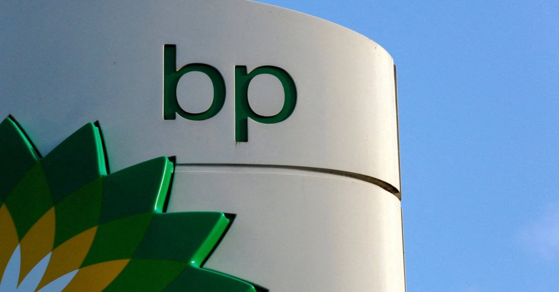 A BP logo is seen at a petrol station, London, Britain, Jan. 15, 2015. (Reuters Photo)