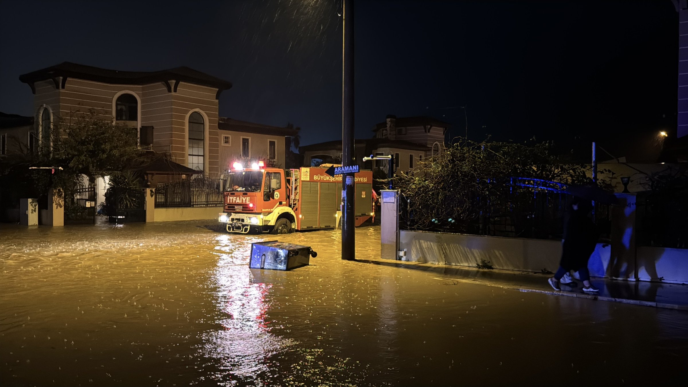 Heavy rainfall disrupts daily life as rising water levels in the Sarısu Stream cause flooding, Konyaaltı, Antalya, Türkiye, Jan. 26, 2026. (AA Photo)