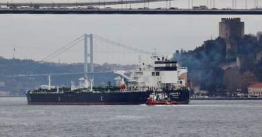 The Liberian-flagged crude oil tanker Europe I sails in the Bosporus, Istanbul, Türkiye, Dec. 13, 2022. (Reuters Photo)