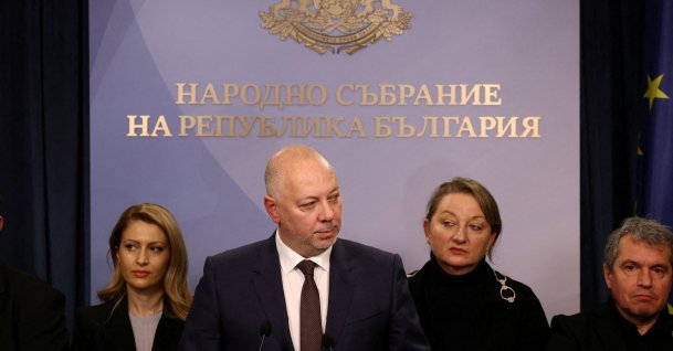 Bulgarian Prime Minister Rosen Zhelyazkov speaks to the media before announcing the resignation of his government, in Sofia, Bulgaria, Dec. 11, 2025. (Reuters File Photo)