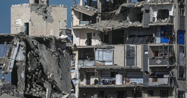 Makeshift tents of displaced Palestinian families among the ruins of the Al-Zaitoun neighborhood of Gaza City, Feb. 12, 2026. (EPA Photo)
