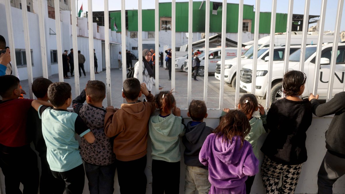 Palestinian children watch as war-wounded Palestinians and other patients prepare to leave the Gaza Strip for treatment through the Rafah border crossing between the Gaza Strip and Egypt after it was opened by Israel for a limited number of people, in Khan Yunis in the southern Gaza Strip, Feb. 8, 2026. (AFP Photo)