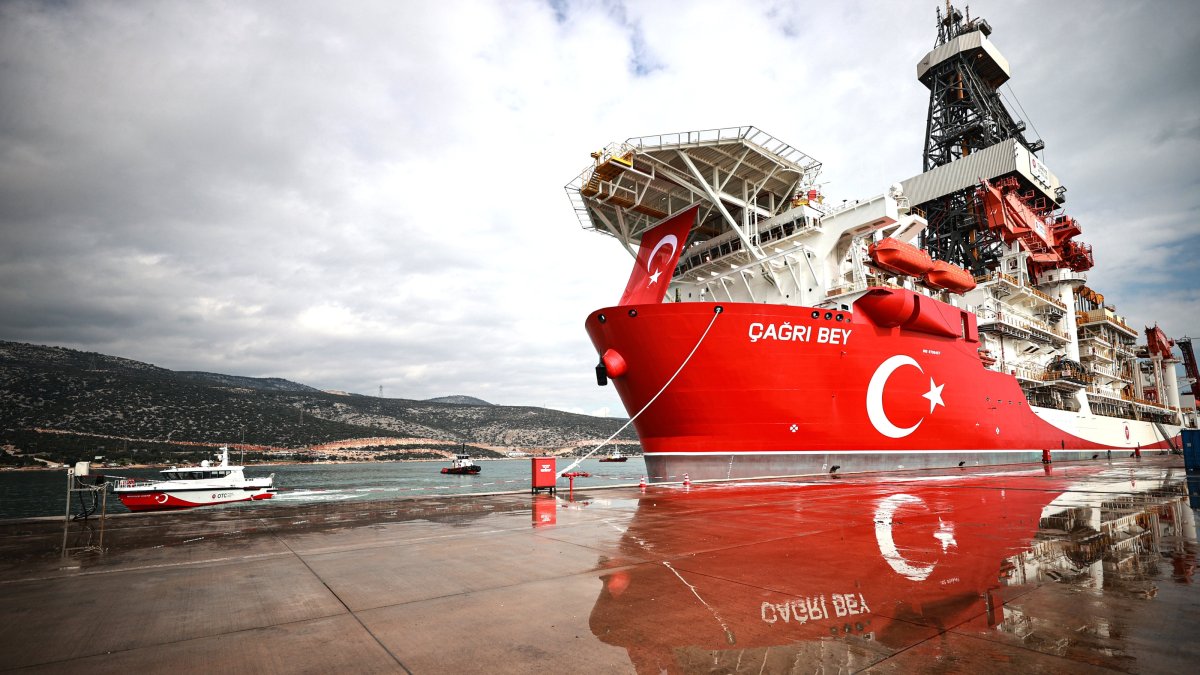 Türkiye's Çağrı Bey drilling ship is seen at a port in Mersin, southern Türkiye, Feb. 14, 2026. (AA Photo)