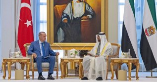 President Recep Tayyip Erdoğan (L) meets with United Arab Emirates President Sheikh Mohamed bin Zayed Al Nahyan in Abu Dhabi, UAE, July 18, 2023. (AFP Photo)