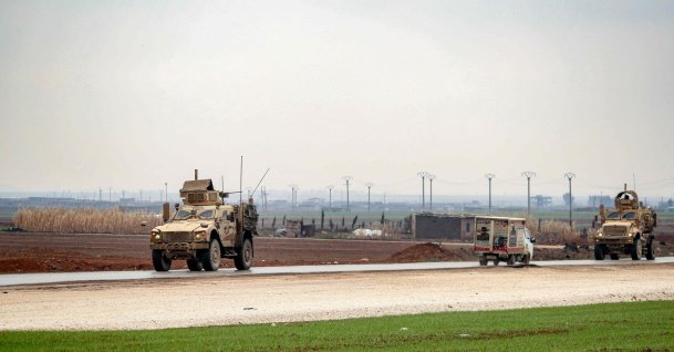 U.S. military vehicles move along a road in a convoy transporting Daesh detainees being transferred to Iraq from Syria, Hassakeh, Syria, Feb. 7, 2026. (AFP Photo)