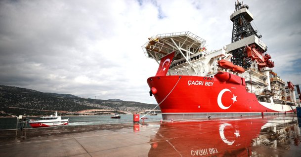 Türkiye's Çağrı Bey drilling ship is seen at a port in Mersin, southern Türkiye, Feb. 14, 2026. (AA Photo)