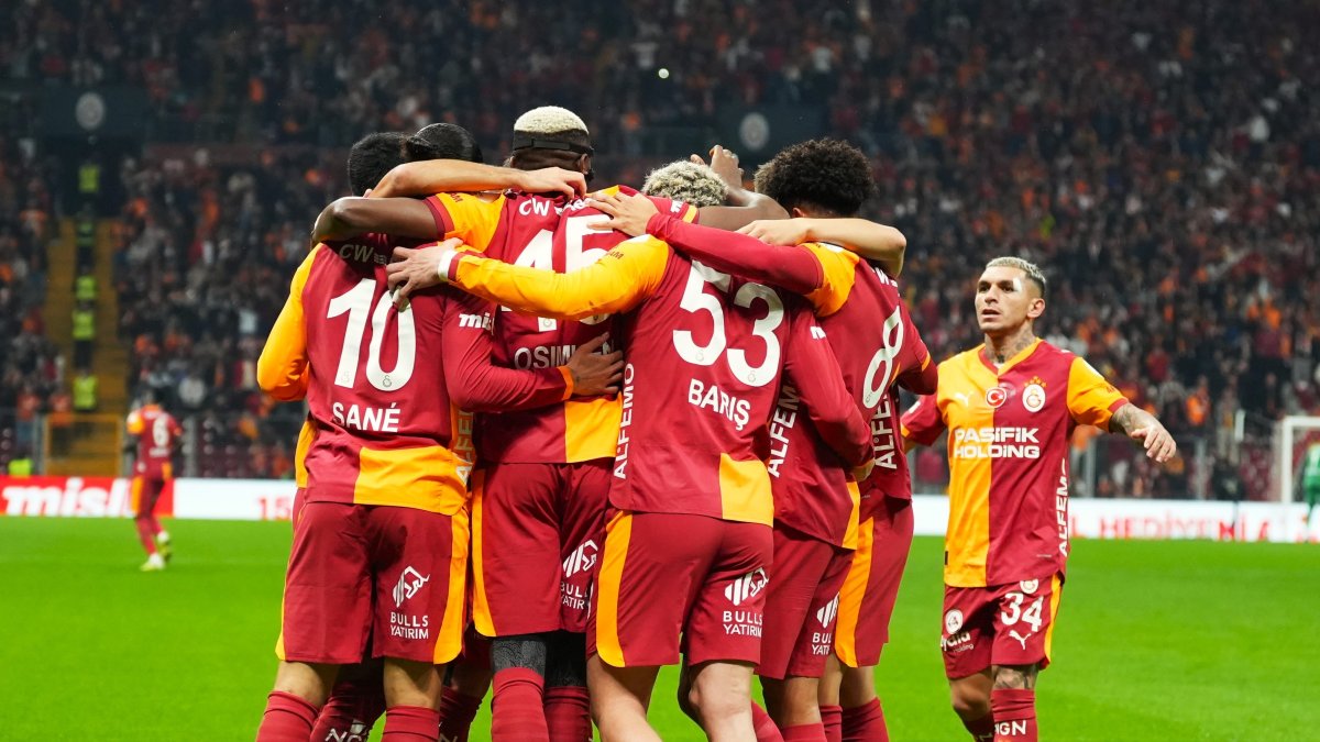 Galatasaray's players celebrate during the Süper Lig match against Eyüpspor at RAMS Park, Istanbul, Türkiye, Feb. 2026. (IHA Photo)