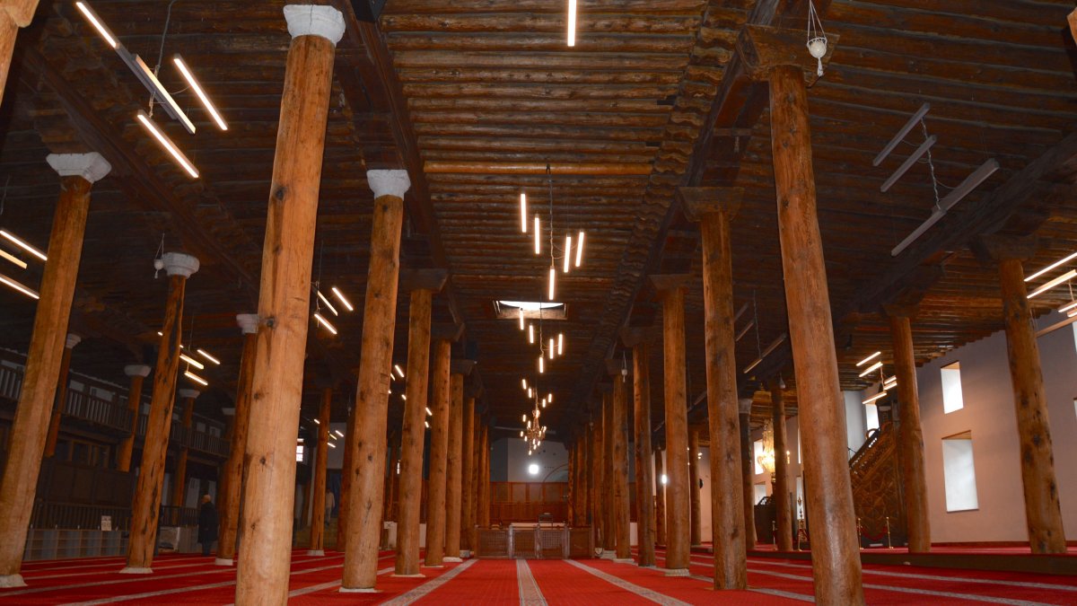 Interior view of the Sivrihisar Grand Mosque, Eskişehir, Türkiye, Feb. 9, 2026. (AA Photo)